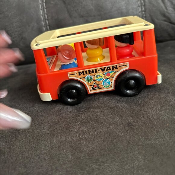 Vintage Fisher Price Mini Van Toy With Little People Figures - Picture 5 of 7